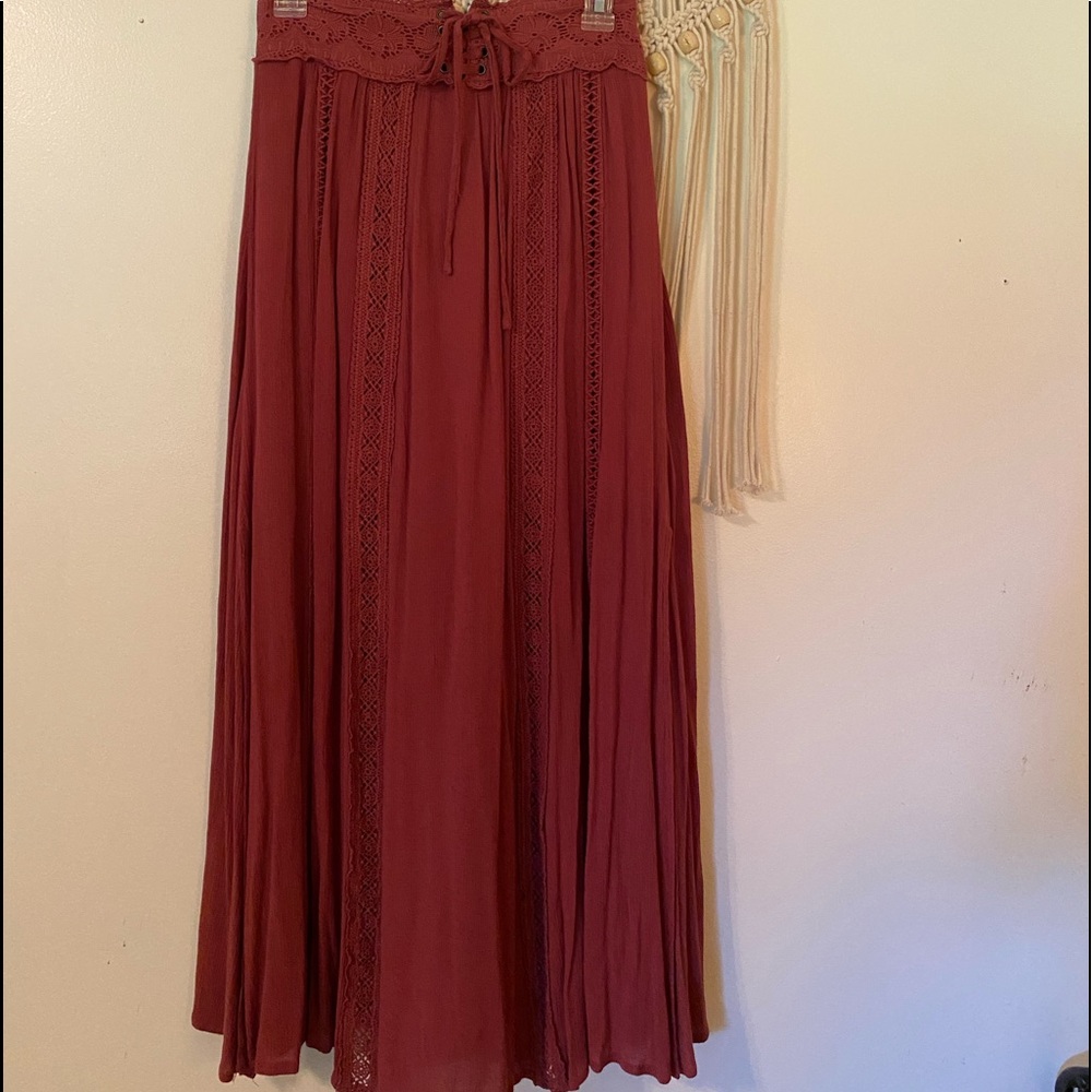 Adorable long flowy skirt!❤️